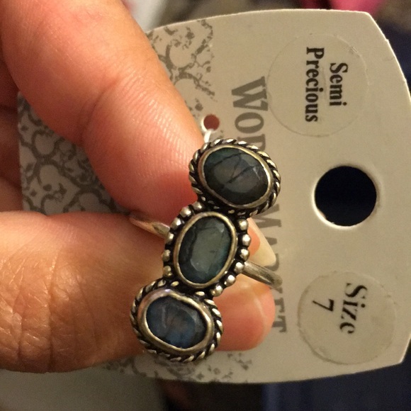 Precious stone ring - Picture 1 of 2
